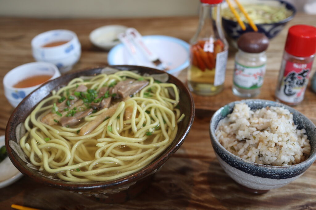 石垣島の来夏世の八重山そばとジューシー
