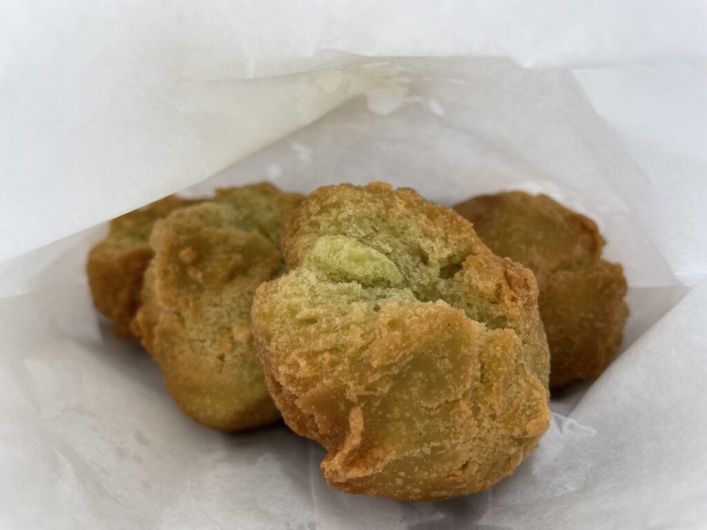 石垣島のさよこの店のヨモギ味サーターアンダギー