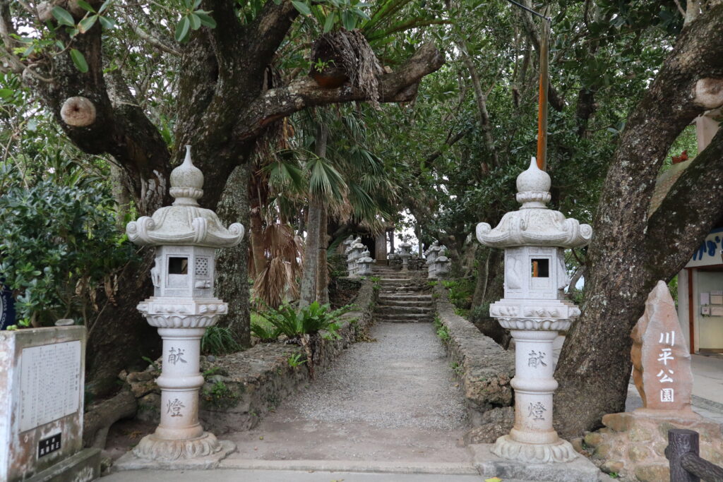 川平公園展望台に続く入り口の様子