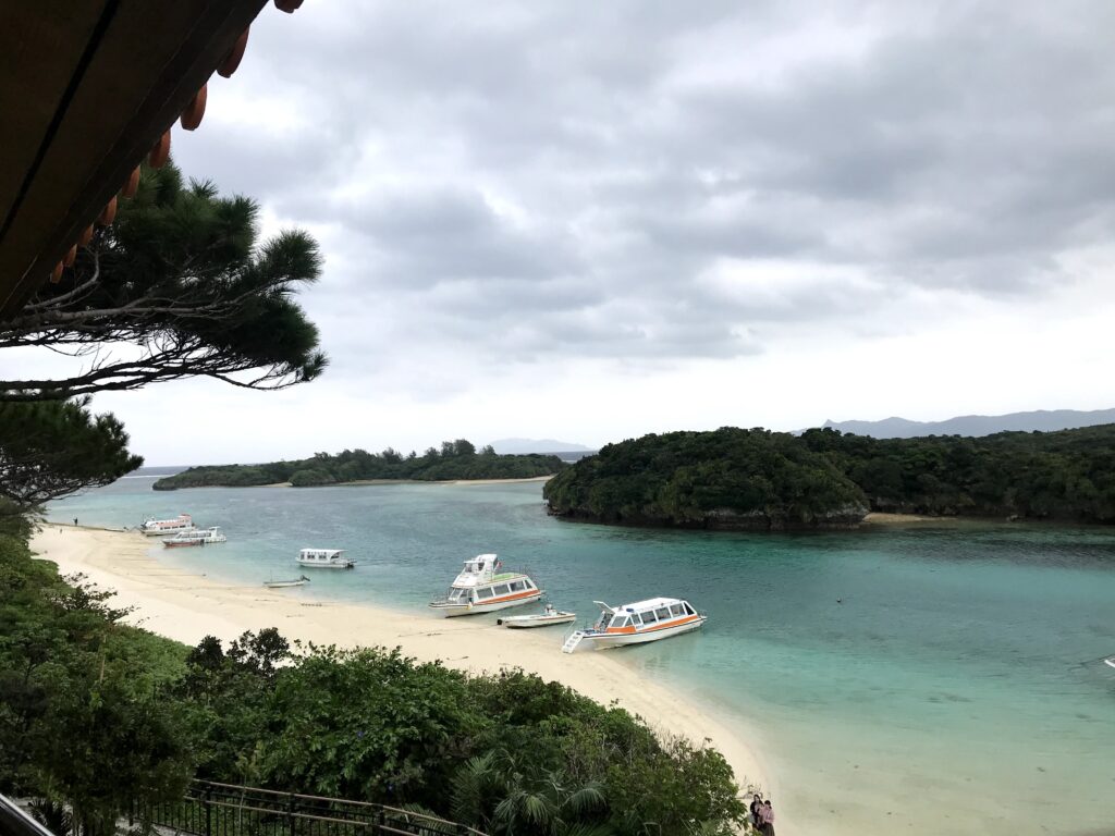 川平公園展望台からの川平湾の眺望