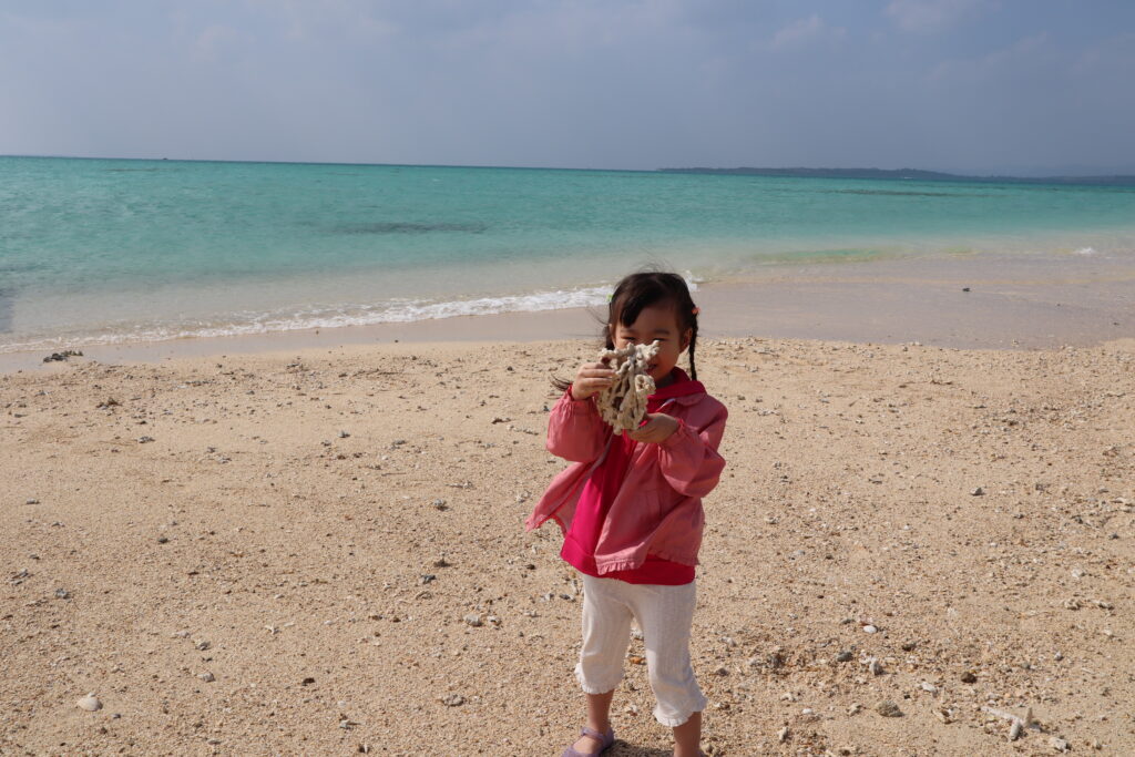 小浜島ではいむるぶし宿泊中に未就学児と幻の島ツアーに参加している様子