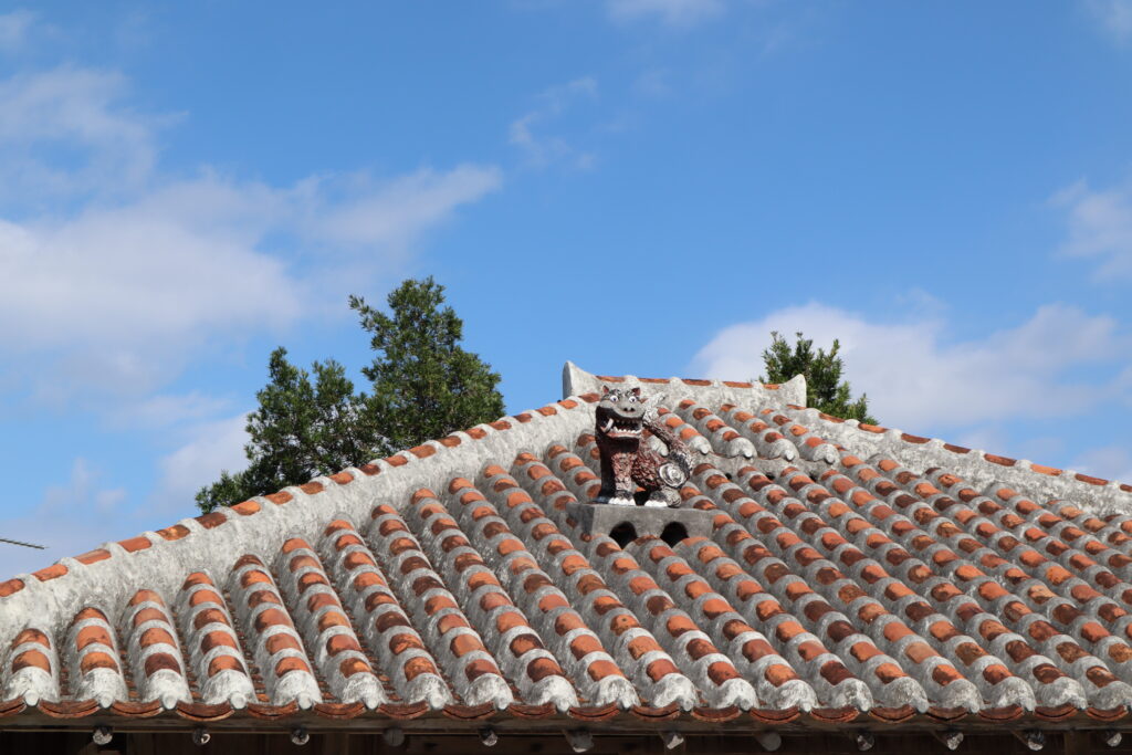 竹富島の集落で見かけたシーサー
