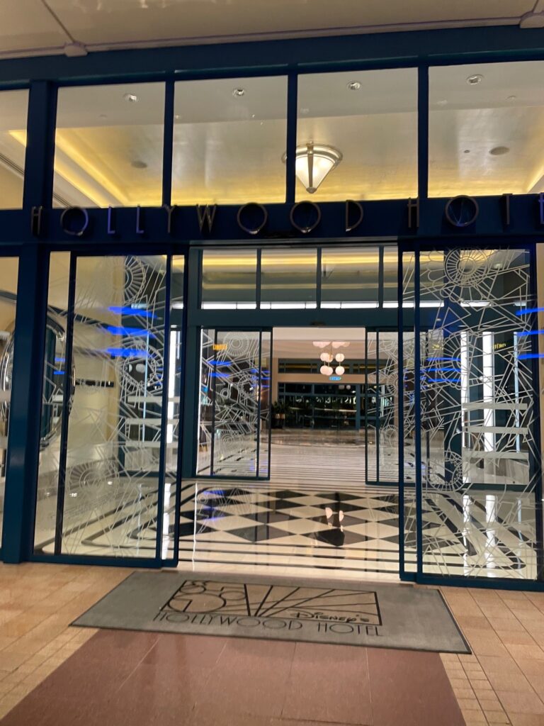 香港ディズニーハリウッドホテルのエントランス