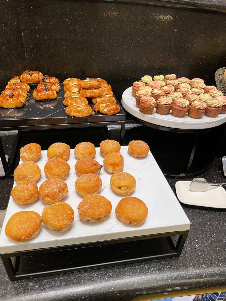 香港ディズニーハリウッドホテルのインク＆プレート