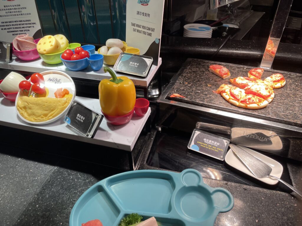 香港ディズニーハリウッドホテルのインク＆プレート