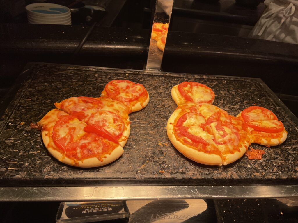 香港ディズニーハリウッドホテルのインク＆プレート