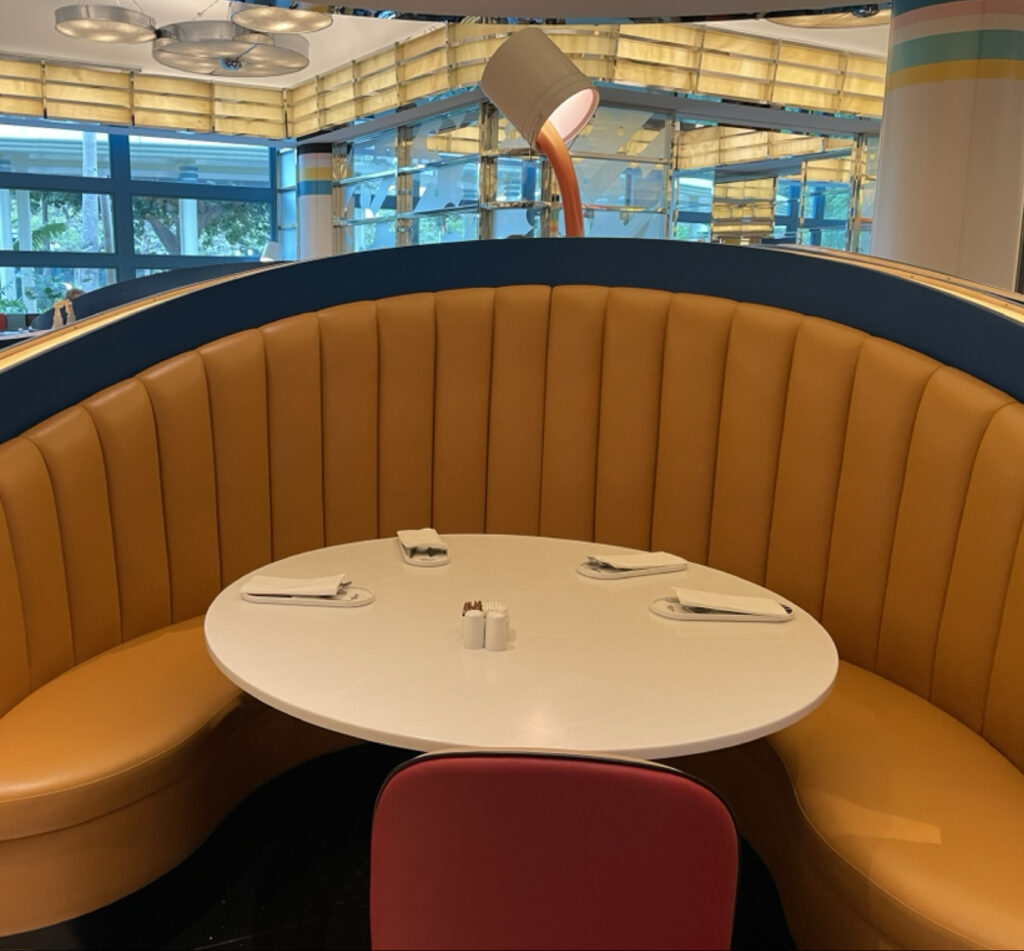 香港ディズニーハリウッドホテルのインク＆プレート