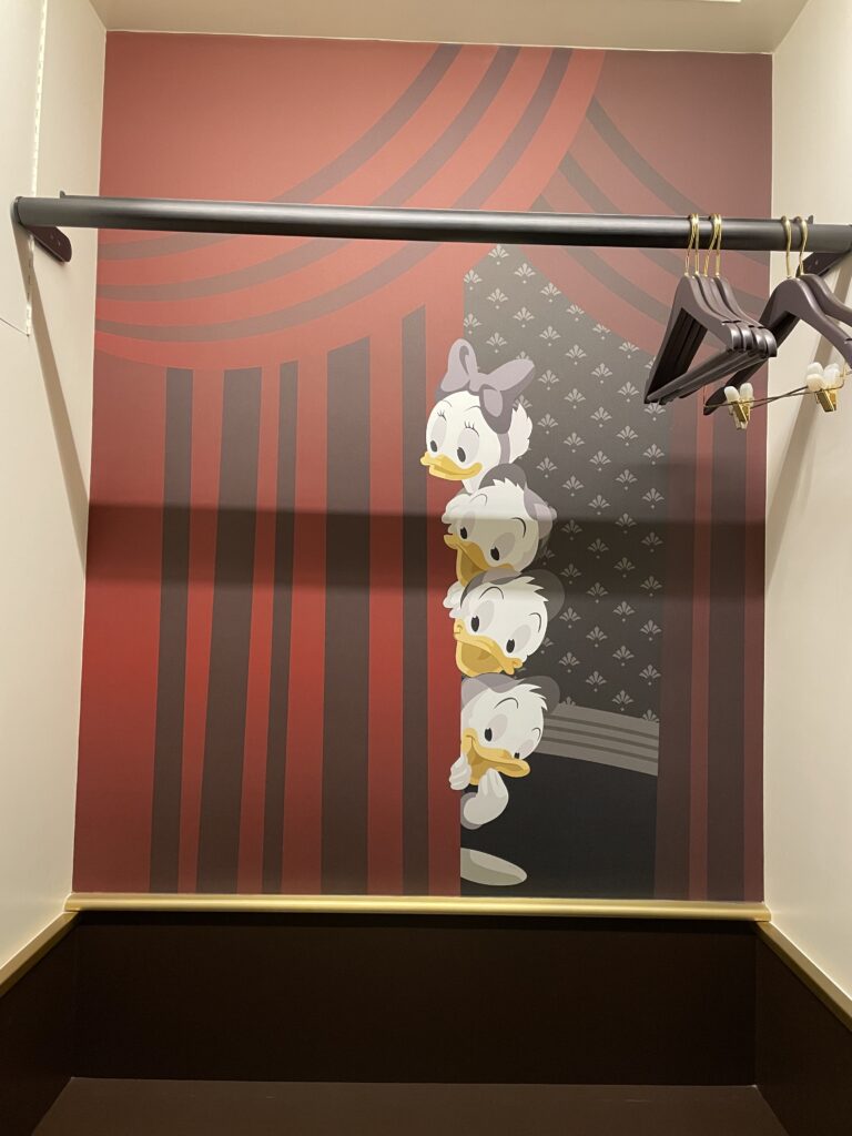 香港ディズニーハリウッドホテルのミッキールーム内観