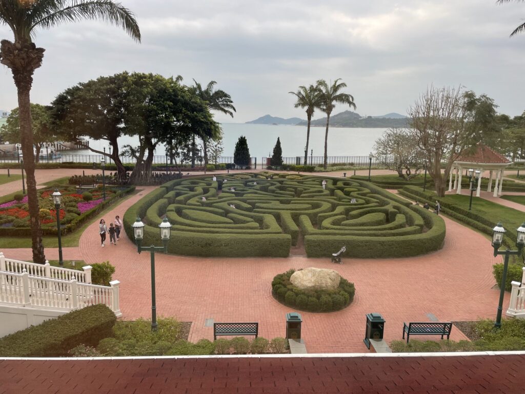 香港ディズニーランドホテルのミッキー迷路