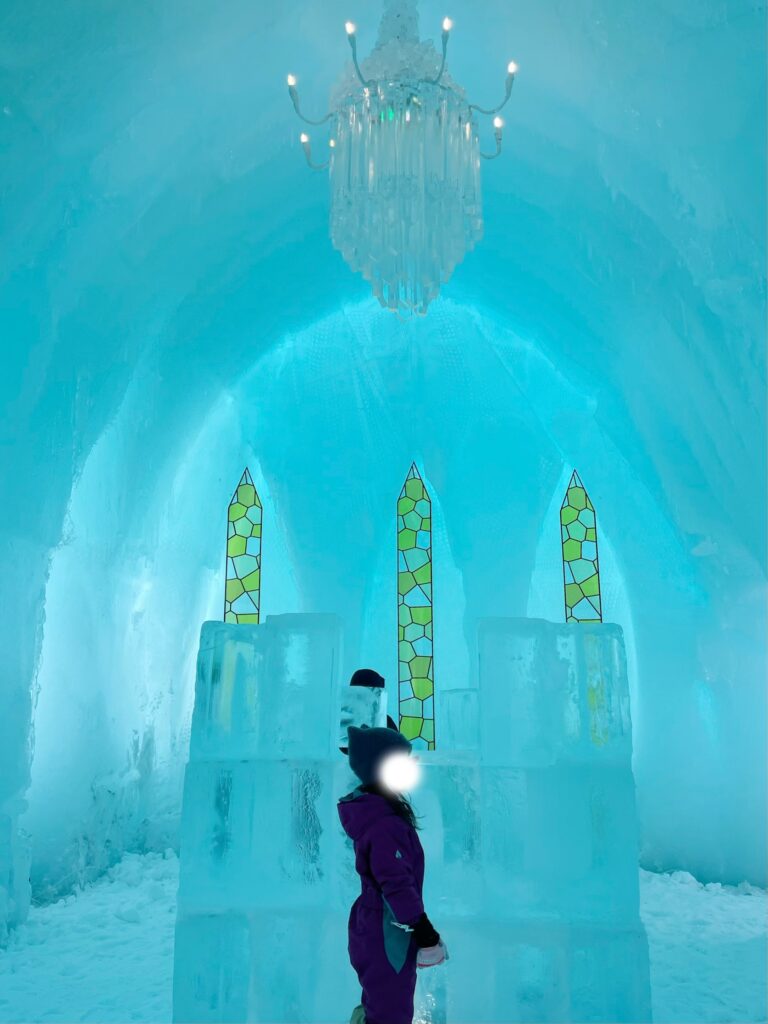 支笏湖氷濤まつりのアイスシャンデリア